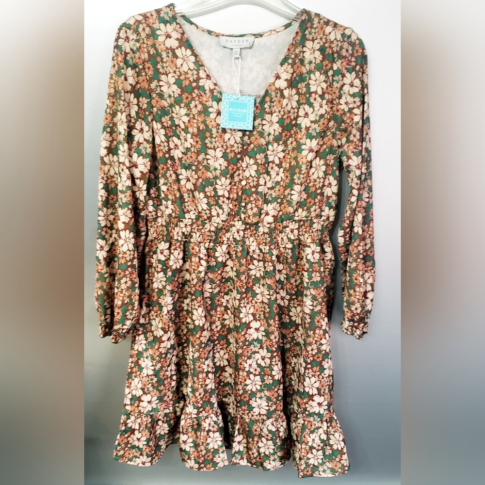 BEAUTIFUL WOMENS HAYDEN LOS ANGELES BRAND LOOSE FLORAL DRESS. BUTTON BODICE.SZ L